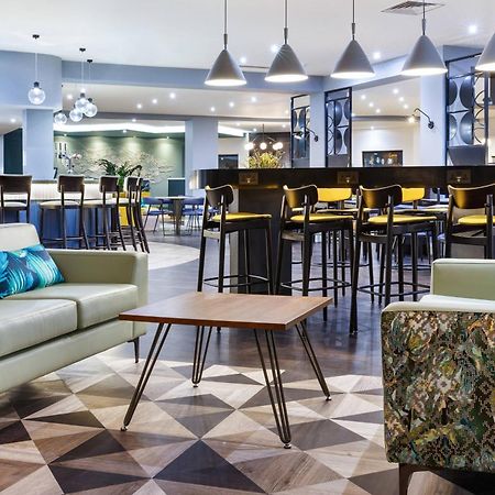 Delta Hotels By Marriott Милтон-Кейнс Экстерьер фото