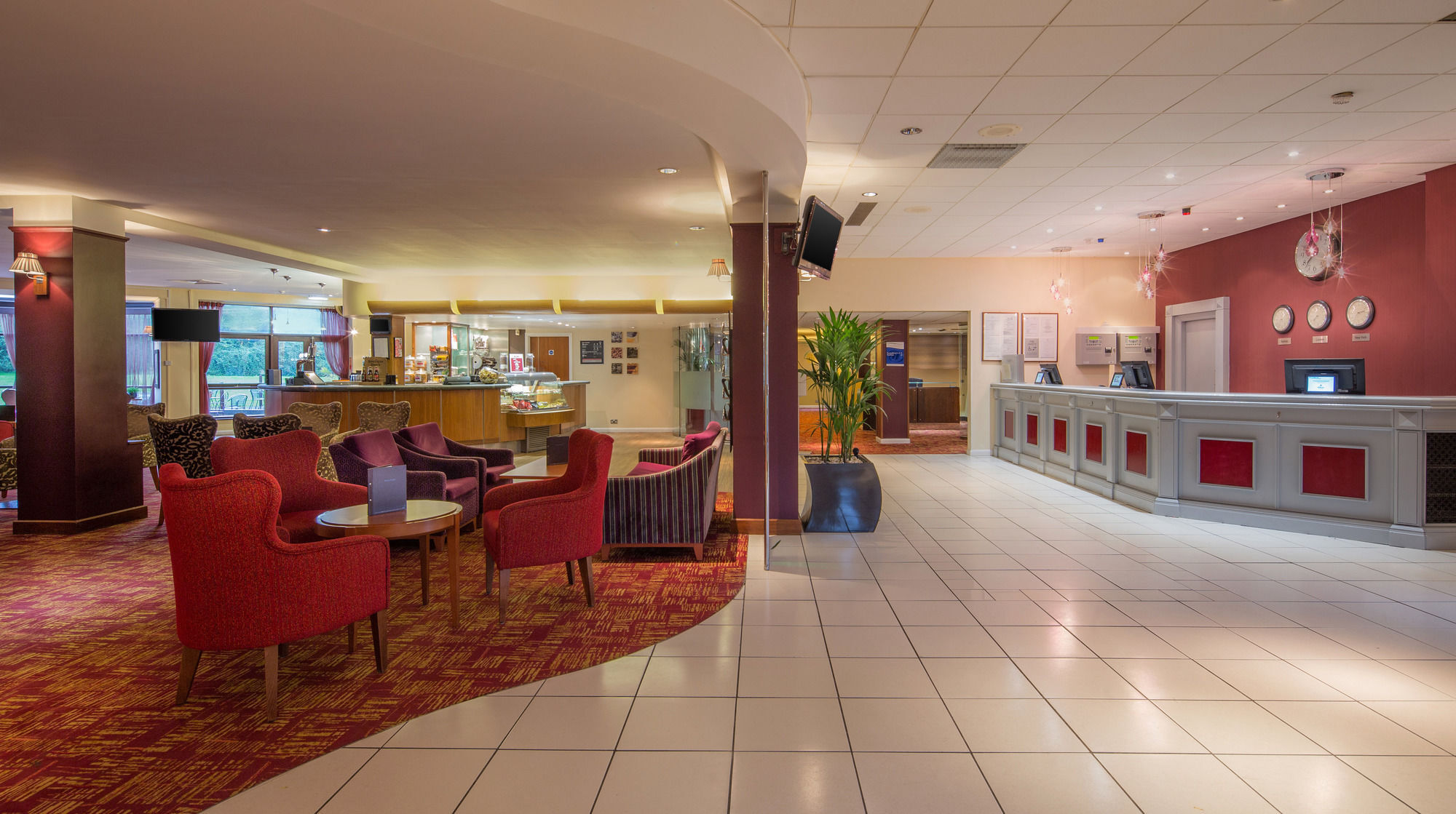 Delta Hotels By Marriott Милтон-Кейнс Экстерьер фото